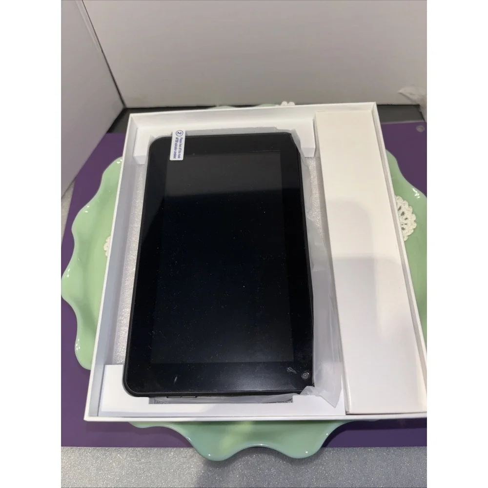 Azpen A743 Quad Core Built-In Front Camera 8GB Storage Tablet In Box